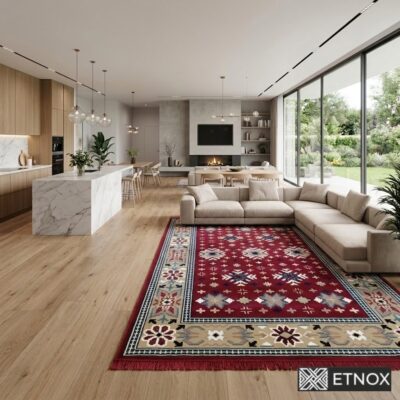 Етно килим Dara 200x290 - бордо персийски килим с етно мотиви и български шевици, декоративен флорален бордюр, геометрични орнаменти и осемлъчеви розети в синьо, кремаво и бежово.