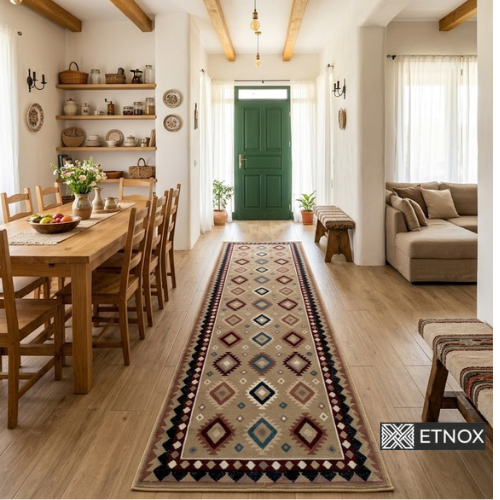 Пътека Raya 80×230 - ETNOX етно килим с български шевици, ромбовидни орнаменти и традиционен фолклорен дизайн в бежово, бордо и синьо.