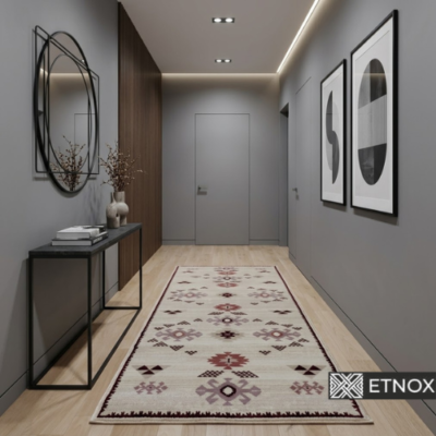 Пътека Roza 80×230 ETNOX етно килим с български шевици, светъл бежов фон и традиционни геометрични фолклорни мотиви в бордо и пепелно розово.